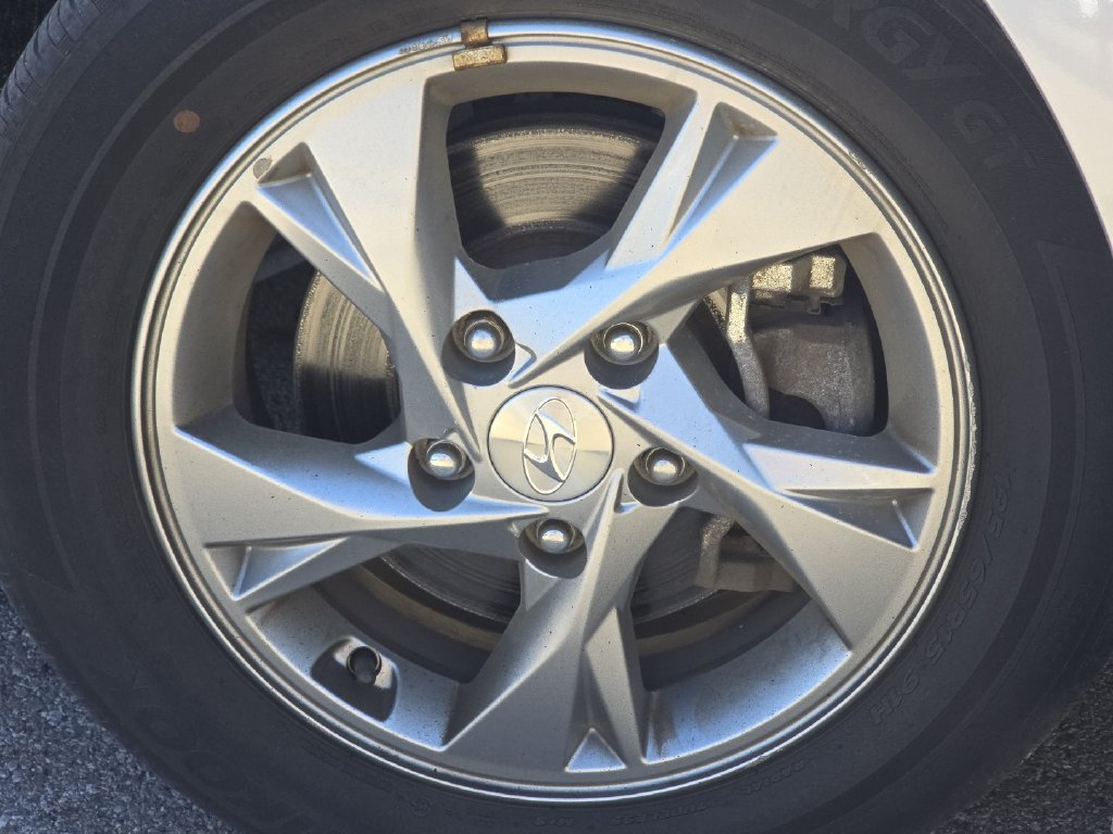 Used 2021 Hyundai Elantra SE w/ Preferred Accessory Package FWD image 7