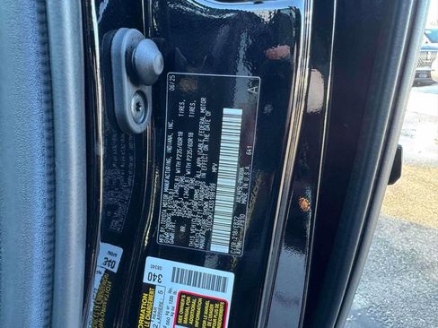 Used 2025 Toyota Sienna XLE Woodland Edition image 10