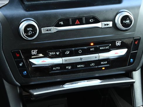 Used 2020 Ford Explorer Limited w/ Class III Trailer Tow Package image 19