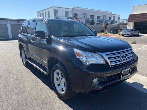 Used 2013 Lexus GX 460 w/ Convenience Pkg image 2