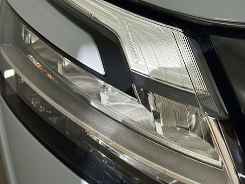 Used 2024 Nissan Pathfinder Platinum image 39