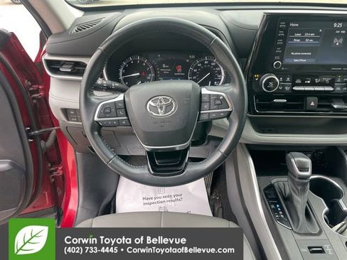 Used 2021 Toyota Highlander XLE AWD/4WD image 21