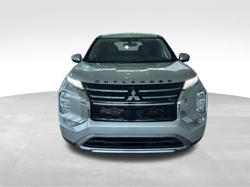 New 2026 Mitsubishi Outlander SE image 13
