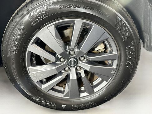 Used 2024 Nissan Pathfinder SV image 11