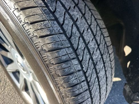 Used 2024 Cadillac Escalade ESV Premium Luxury Platinum image 37