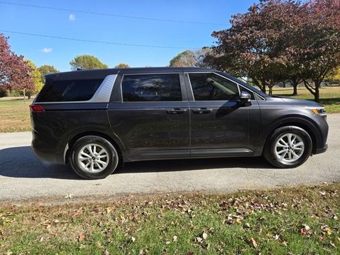 Used 2024 Kia Carnival LX image 9