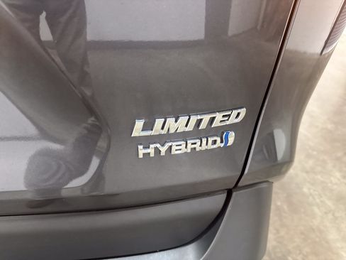Used 2019 Toyota RAV4 Limited AWD/4WD image 39