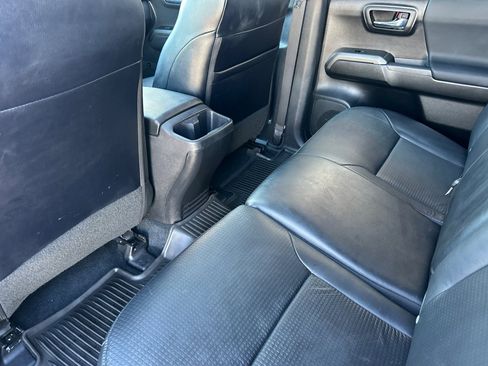 Certified 2022 Toyota Tacoma TRD Off-Road w/ TRD Premium Off Road Package image 11