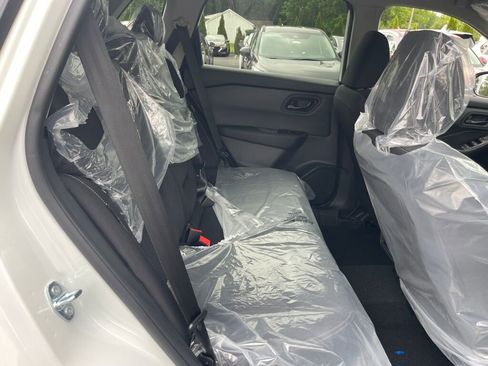 Used 2025 Nissan Rogue S image 14