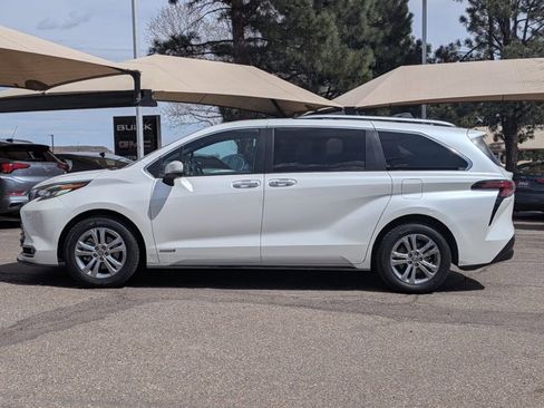 Used 2021 Toyota Sienna Platinum image 8
