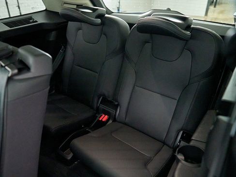 Certified 2025 Volvo XC90 B6 Plus AWD/4WD image 21
