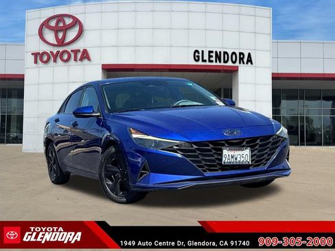 Used 2022 Hyundai Elantra SEL w/ Preferred Accessory Package FWD image 2