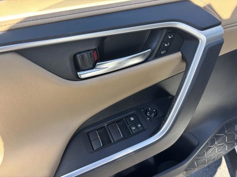 Used 2021 Toyota RAV4 Limited image 9