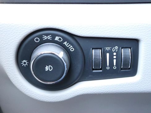 Used 2024 Chrysler Pacifica Touring-L FWD image 52