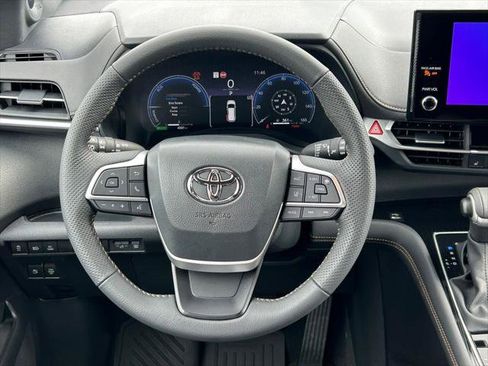 Certified 2025 Toyota Sienna XLE Woodland Edition AWD/4WD image 45