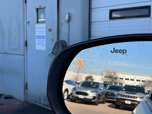 Used 2025 Jeep Compass Trailhawk AWD/4WD image 18