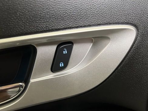 Used 2017 Chevrolet Equinox Premier w/ Enhanced Convenience Package image 49