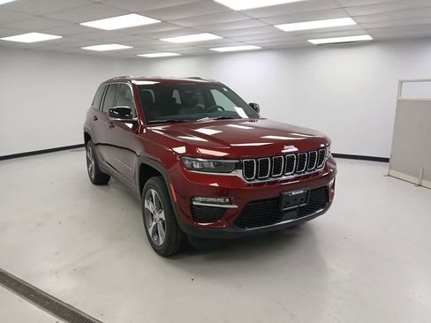 New 2025 Jeep Grand Cherokee Limited w/ Trailer Tow Package image 2