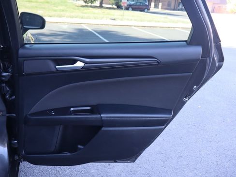Used 2018 Ford Fusion SE w/ Equipment Group 201A FWD image 25