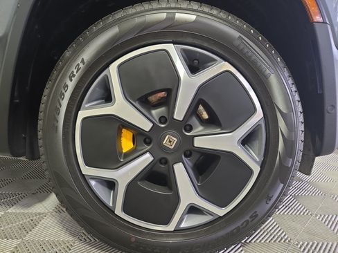 Used 2024 Rivian R1S Adventure AWD/4WD image 11