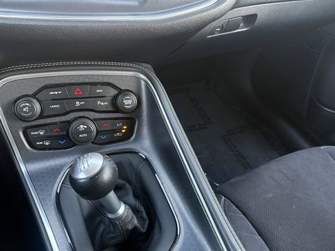 Used 2016 Dodge Challenger SRT RWD image 34