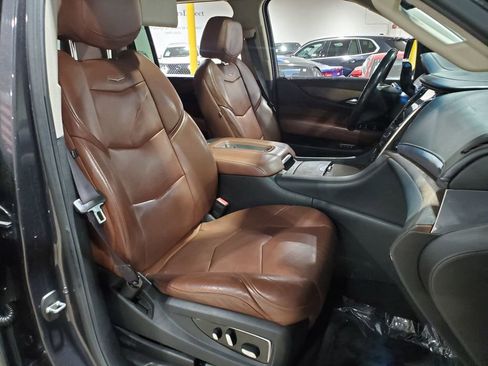 Used 2017 Cadillac Escalade ESV Premium Luxury RWD image 13