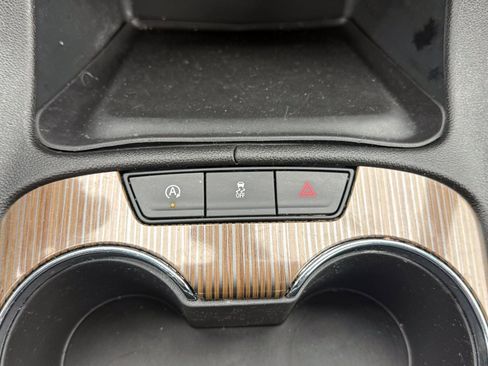 Used 2023 GMC Acadia SLE w/ Driver Convenience Package image 33