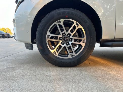 New 2025 Ford Expedition Active image 22