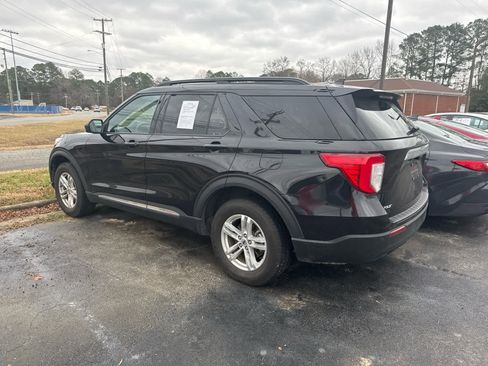 Used 2022 Ford Explorer XLT image 18
