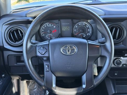 Used 2017 Toyota Tacoma SR image 6
