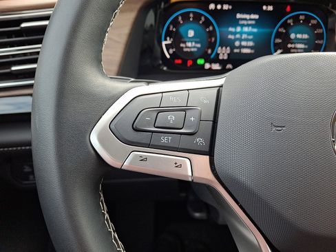 Certified 2025 Volkswagen Atlas SE image 20