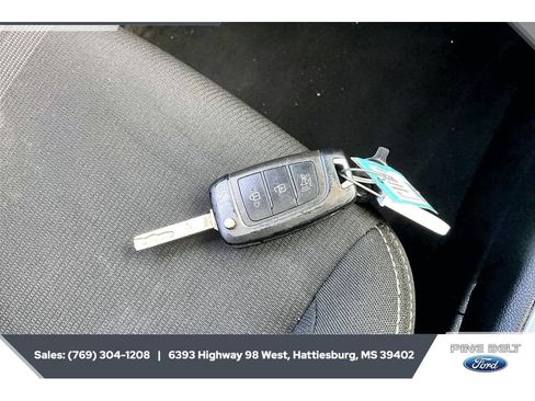 Used 2023 Hyundai Venue SEL FWD image 9