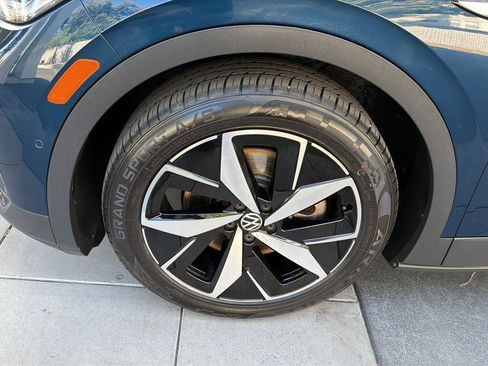 Certified 2023 Volkswagen ID.4 S RWD image 9