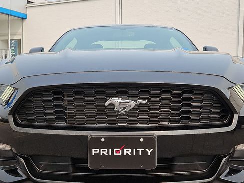 Used 2015 Ford Mustang Coupe RWD image 33
