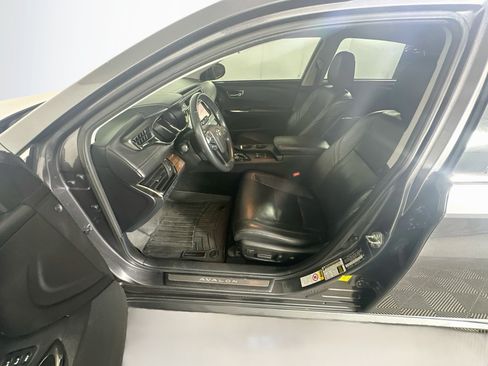 Used 2014 Toyota Avalon Limited w/ Technology Package FWD image 13