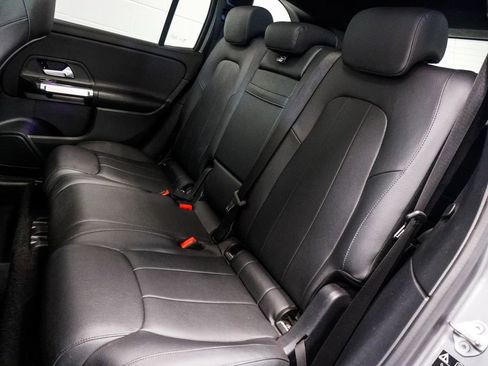 Used 2022 Mercedes-Benz GLB 250 4MATIC w/ Premium Package Lite image 9