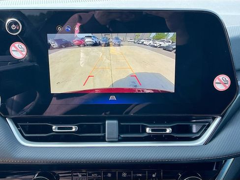Used 2026 Chevrolet Equinox LT w/ Convenience Package II FWD image 24