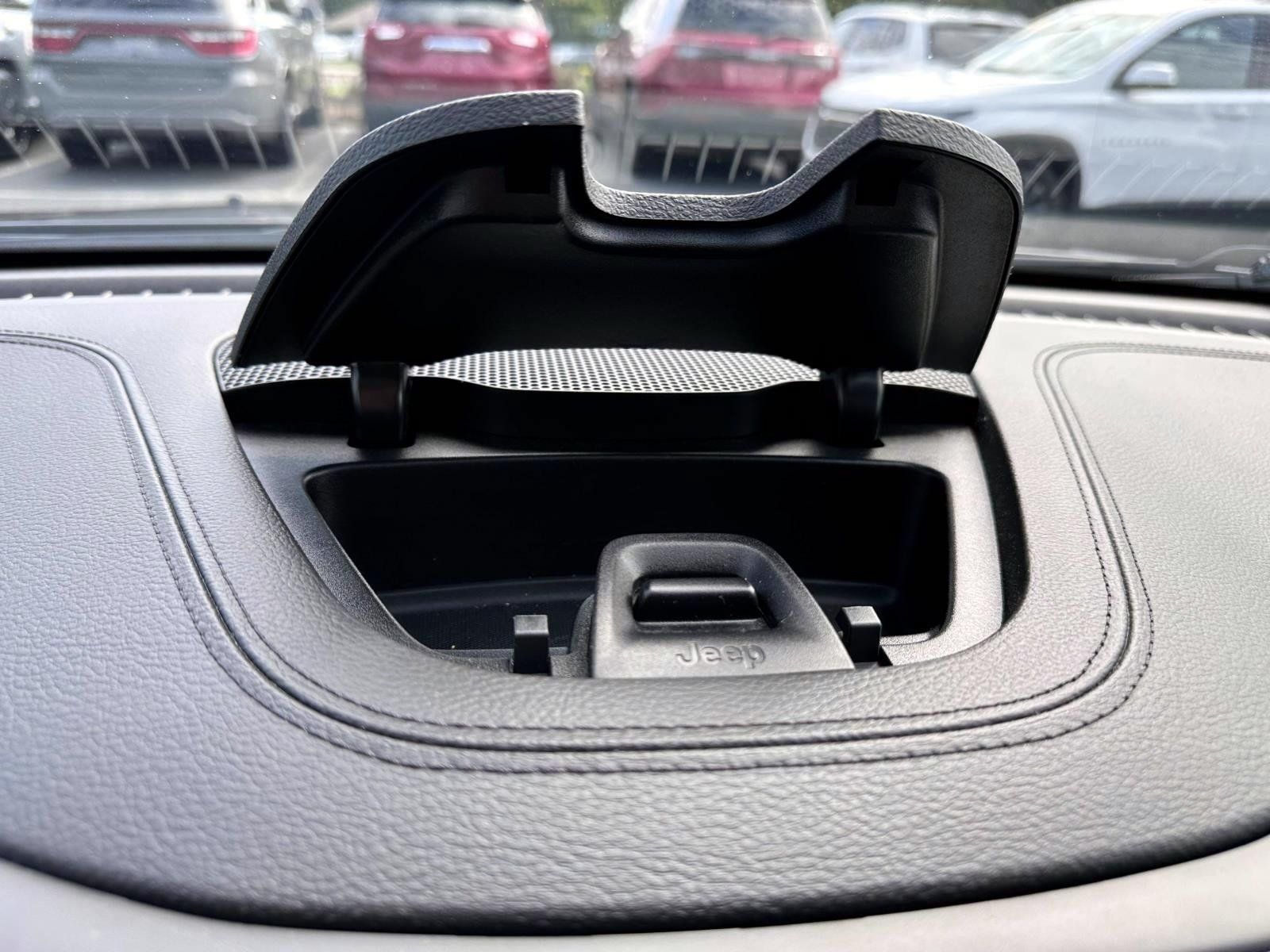 Used 2019 Jeep Cherokee Limited AWD/4WD image 22