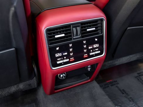 Certified 2022 Porsche Cayenne Turbo S AWD/4WD image 46