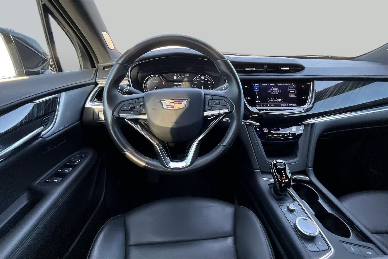 Used 2025 Cadillac XT6 Premium Luxury AWD/4WD image 6