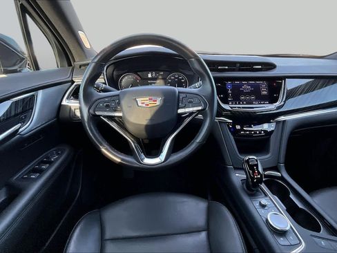 Used 2025 Cadillac XT6 Premium Luxury AWD/4WD image 6
