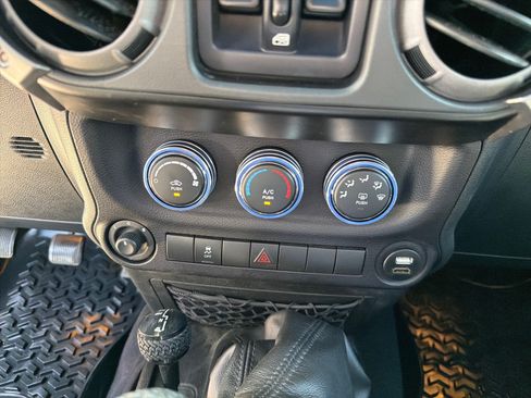 Used 2015 Jeep Wrangler Unlimited Sport w/ Quick Order Package 23S AWD/4WD image 15