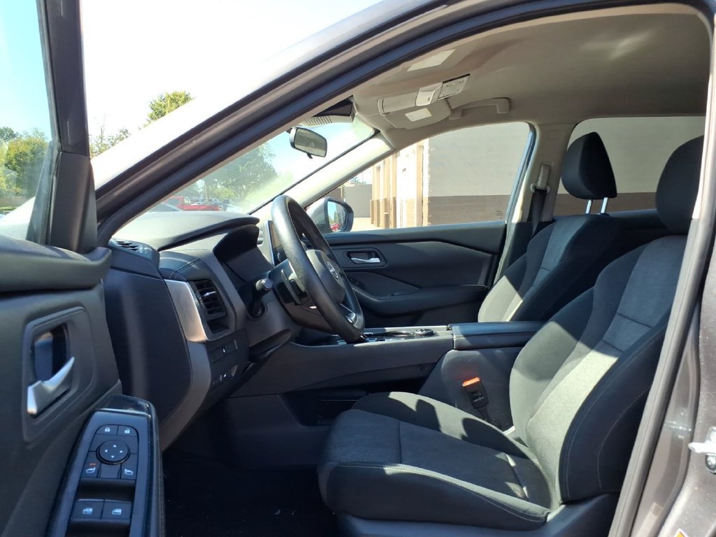 Used 2024 Nissan Rogue SV AWD/4WD image 14