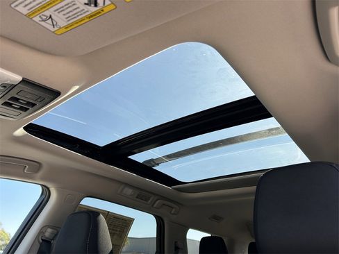 Used 2025 Nissan Pathfinder SV w/ SV Premium Package image 31