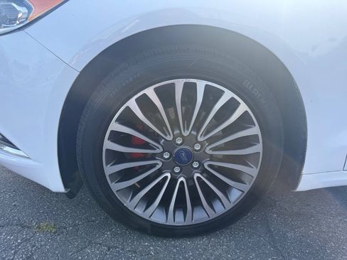 Used 2017 Ford Fusion SE FWD image 11