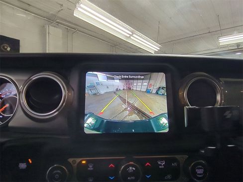 Used 2022 Jeep Gladiator Overland image 24