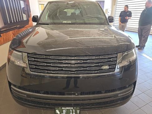 Used 2025 Land Rover Range Rover Long Wheelbase SE image 4