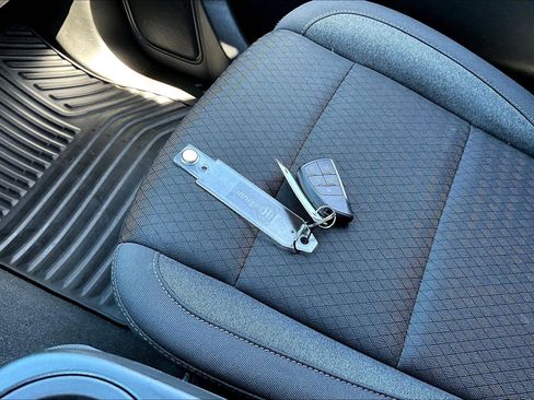 Used 2025 Chevrolet Silverado 1500 Custom Trail Boss AWD/4WD image 31