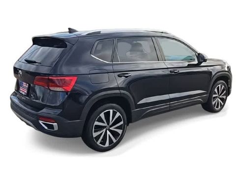 Used 2024 Volkswagen Taos SE image 8