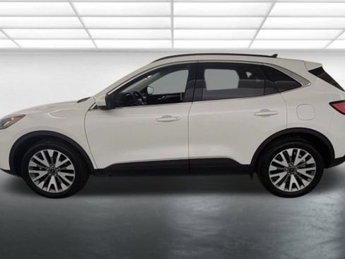 Certified 2022 Ford Escape Titanium w/ Class II Trailer Tow Package image 5